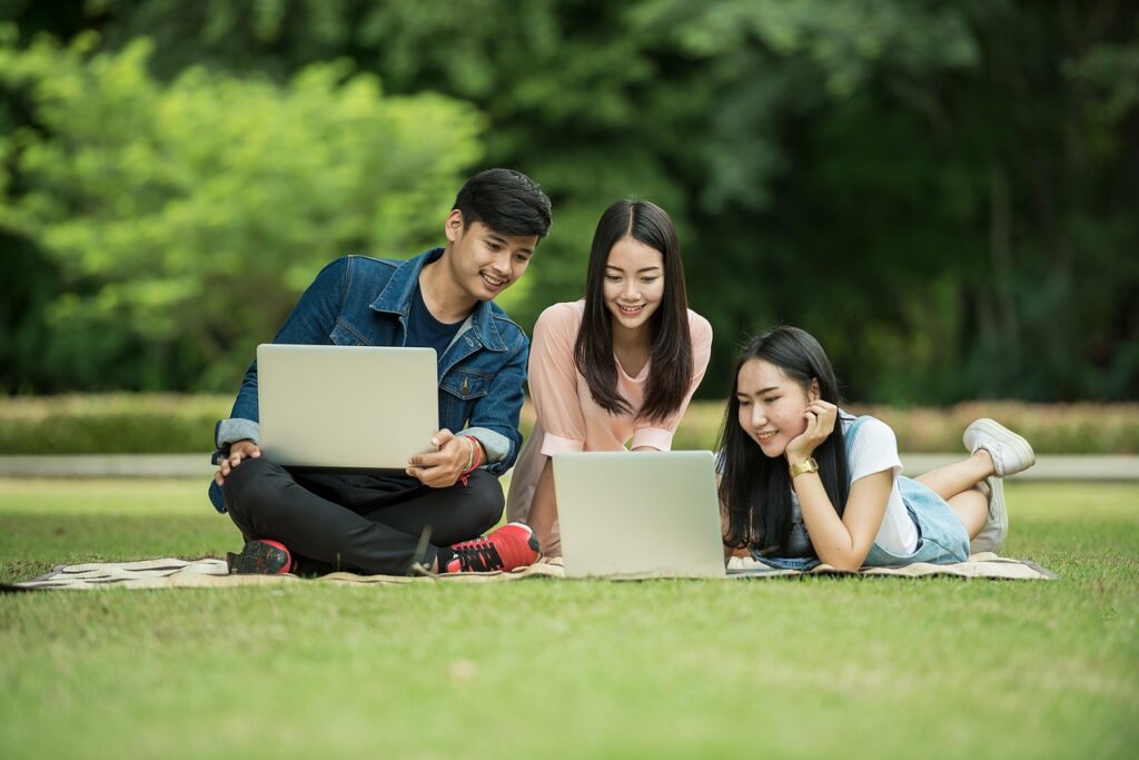 学生が友達を紹介すると医療脱毛で得られる特典は？
