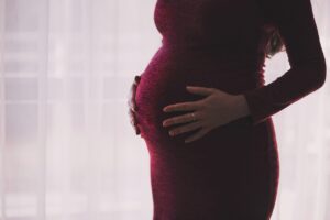 学生が医療脱毛の契約を親同席なしで行うことは可能ですか？